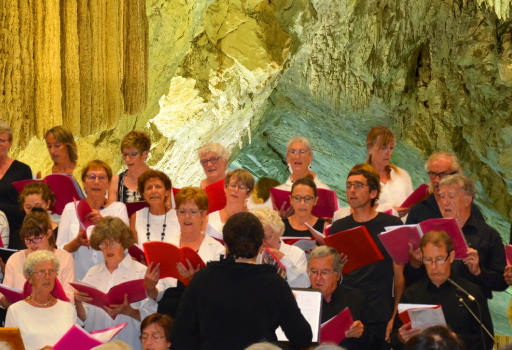 visite-des-grottes-avec-la-chorale-coryphee